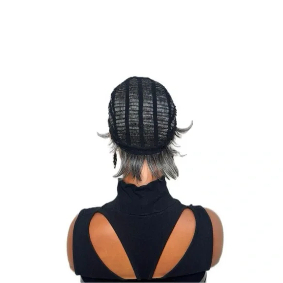 NIECY | Silver Feathered Pixie Wig - Picture 6 of 6